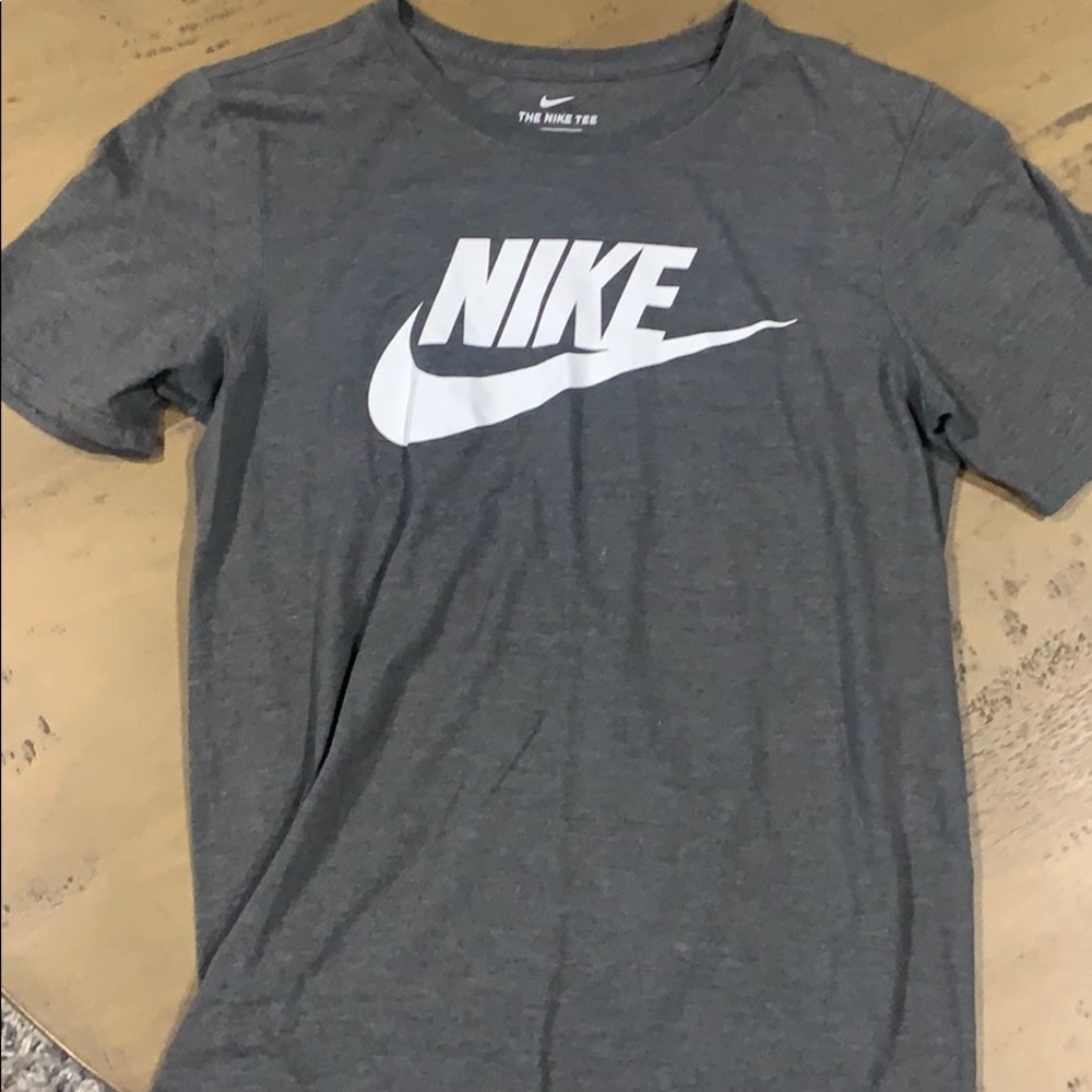 Grey nike t shirt